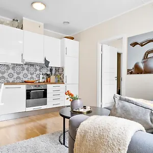 Sentrum: Koselig Med 2 Soverom! Apartment